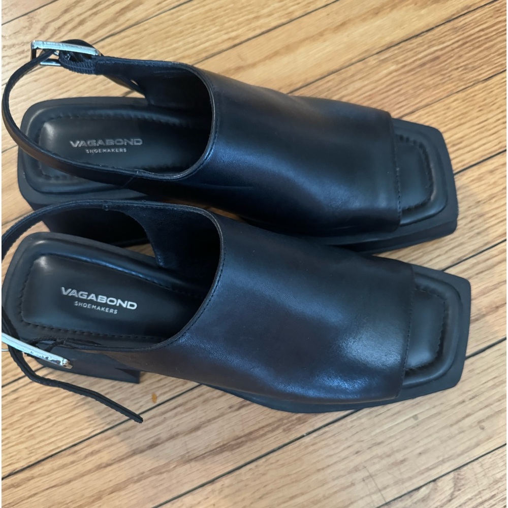 Vagabond Slingback peep toe sandals. Genuine leather.